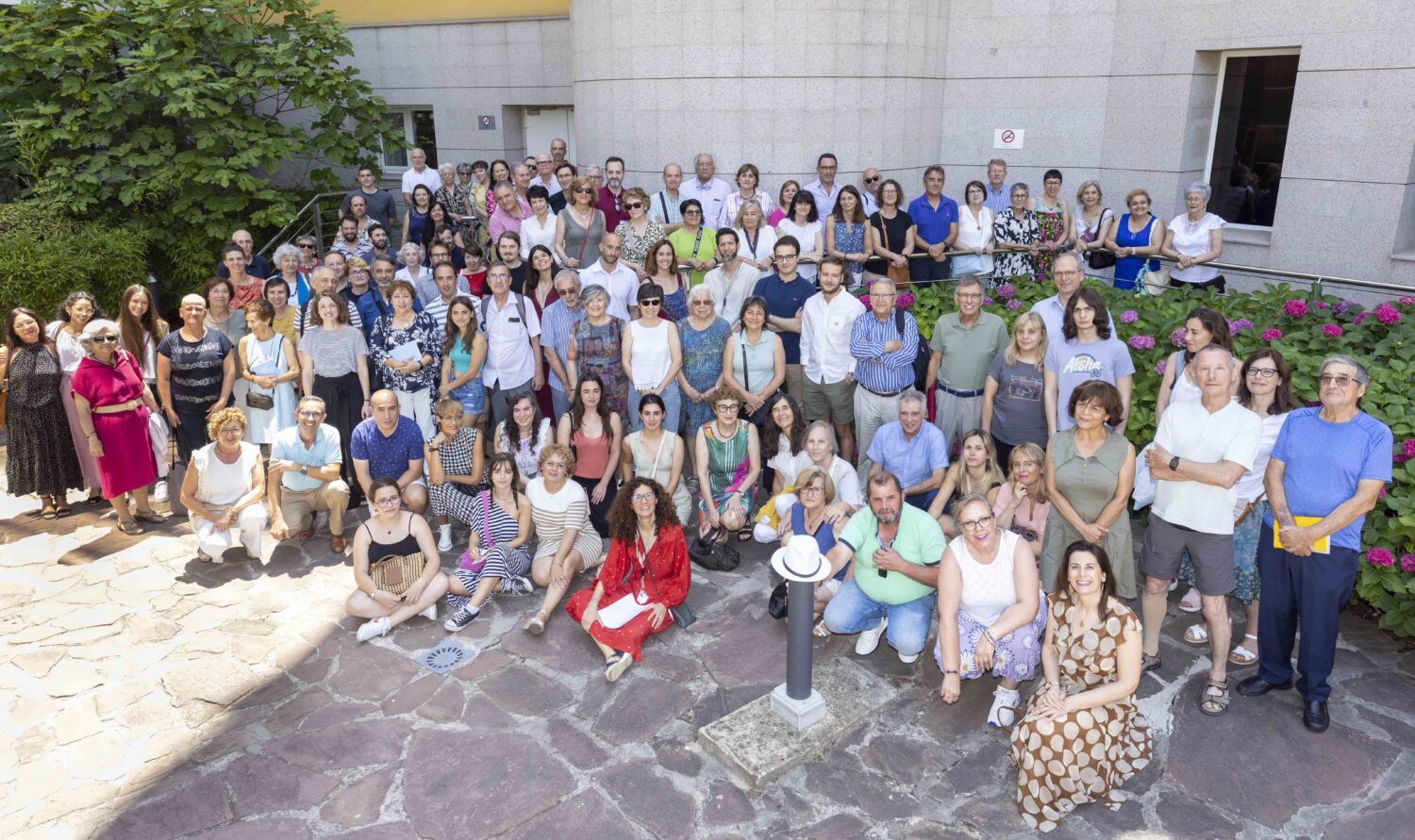 Foto de grupo de los Amigos/as del CNIO asistentes al encuentro con personal investigador del Centro. / Laura M. Lombardía / CNIO