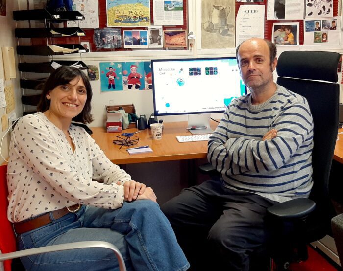 Los investigadores del CNIO Vanesa Lafarga y Óscar Fernández-Capetillo. /Pilar Gil. CNIO.