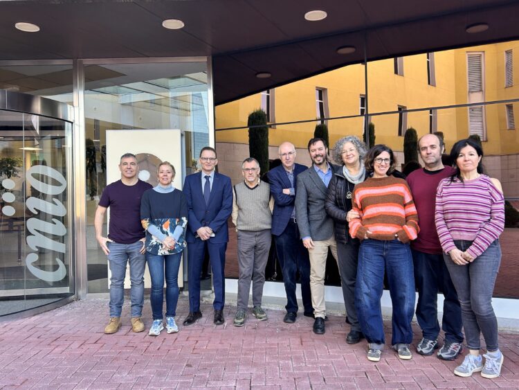Part of the new managing team at CNIO. From the left: Óscar Llorca; Marisol Soengas; managing director José Manuel Bernabé; Francisco X. Real; Fernando Peláez, acting scientific director; Raúl Rabadán; Núria Malats; Sandra Rodríguez; Óscar Fernández-Capetillo, and Anna González Neira. / CNIO