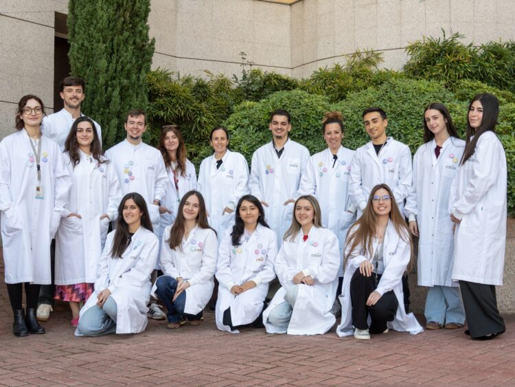 Participantes voluntarios del CNIO en la feria 'Madrid es Ciencia'. / Christian Esposito. Madmoviex. CNIO