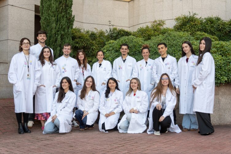 Participantes voluntarios del CNIO en la feria 'Madrid es Ciencia'. / Christian Esposito. Madmoviex. CNIO