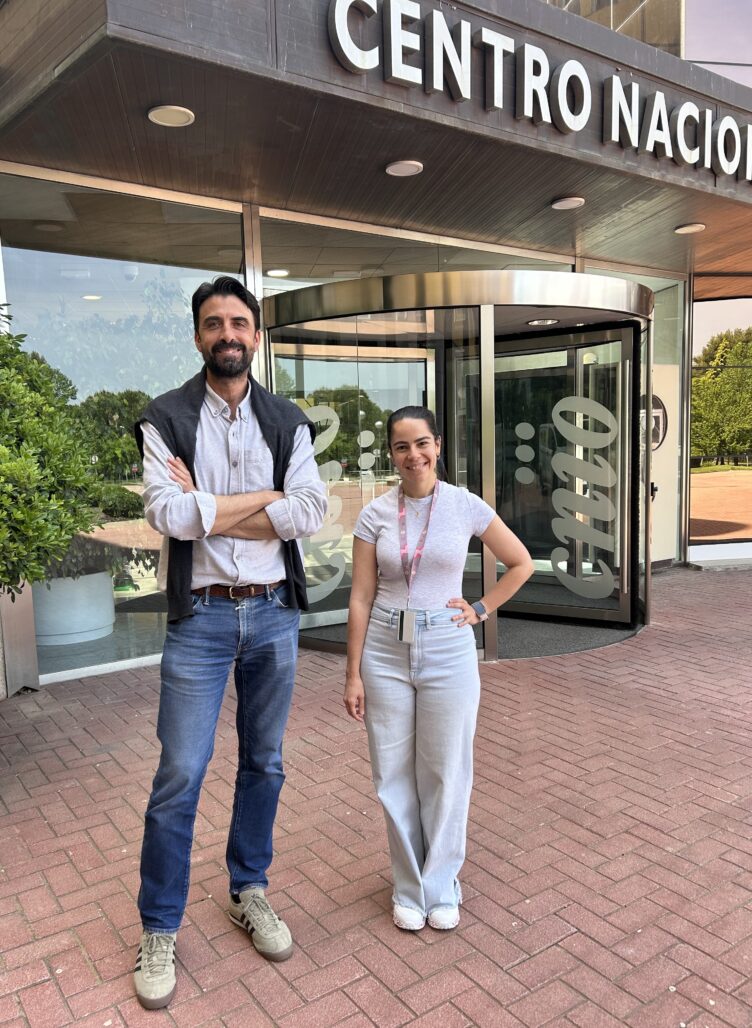 Iván Plaza y Julia Contreras, coautora del trabajo. / CNIO